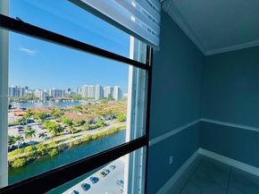 3625 N Country Club Dr 2009, Aventura FL 33180