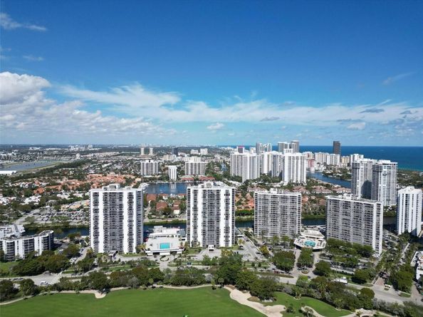 3625 N Country Club Dr 2009, Aventura FL 33180