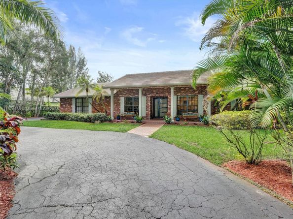 11300 Shady Lane, Plantation FL 33325