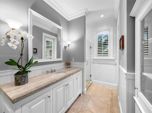 8010 Ponce De Leon Rd, Miami FL 33143