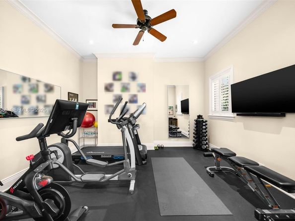 8010 Ponce De Leon Rd, Miami FL 33143