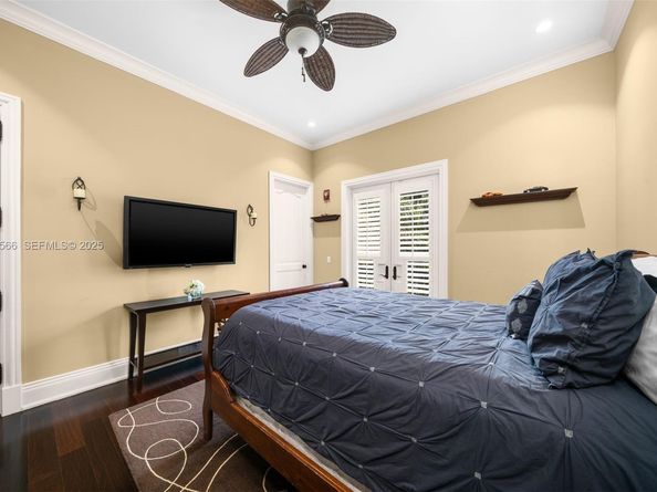 8010 Ponce De Leon Rd, Miami FL 33143