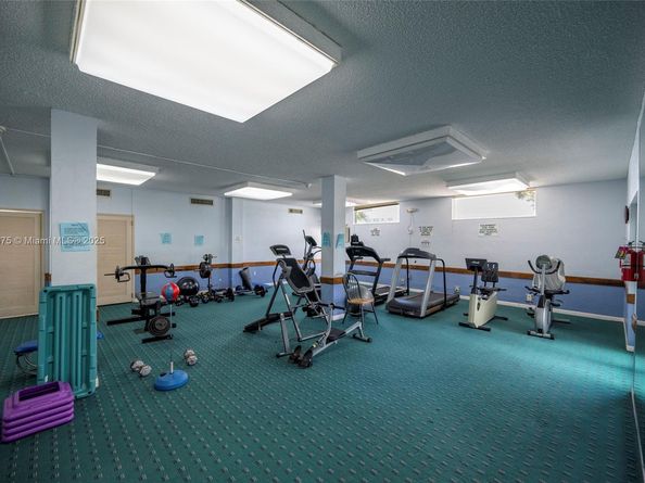 2841 NE 163rd St 605, North Miami Beach FL 33160