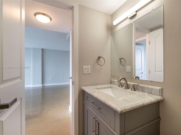 2841 NE 163rd St 605, North Miami Beach FL 33160