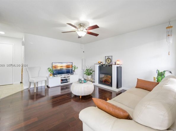 777 Riverside Dr 1521, Coral Springs FL 33071