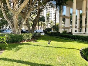 770 Claughton Island Dr 704, Miami FL 33131