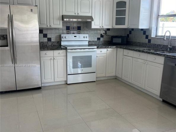 2601 Acapulco Dr, Miramar FL 33023