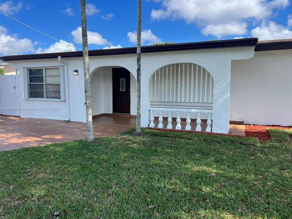 2601 Acapulco Dr, Miramar FL 33023