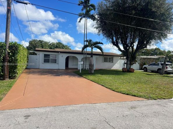 2601 Acapulco Dr, Miramar FL 33023