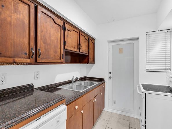7424 Byron Ave 2B, Miami Beach FL 33141