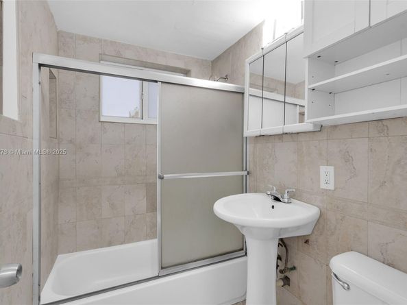 7424 Byron Ave 2B, Miami Beach FL 33141
