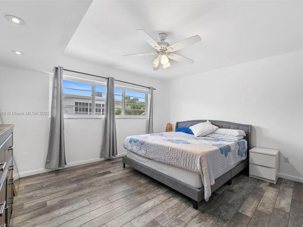 2858 Pine Tree Dr 5, Miami Beach FL 33140