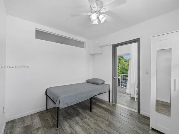 2858 Pine Tree Dr 5, Miami Beach FL 33140