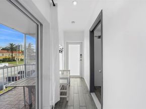 2858 Pine Tree Dr 5, Miami Beach FL 33140