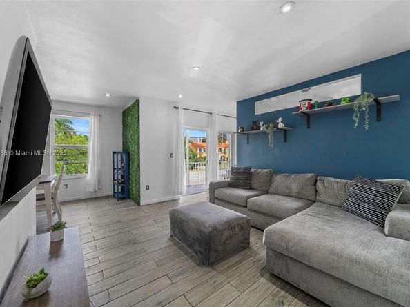 2858 Pine Tree Dr 5, Miami Beach FL 33140