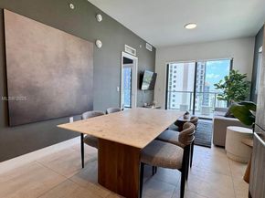 239 SW 9th St 2101, Miami FL 33130