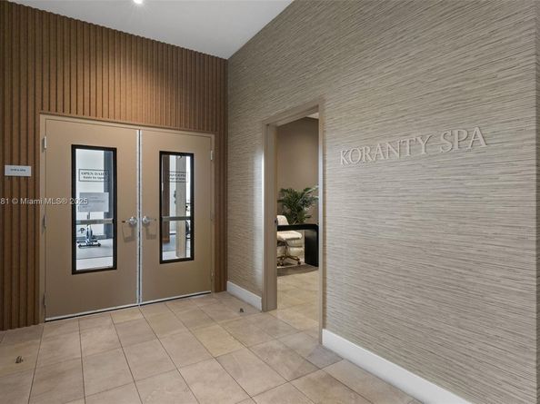 239 SW 9th St 2101, Miami FL 33130