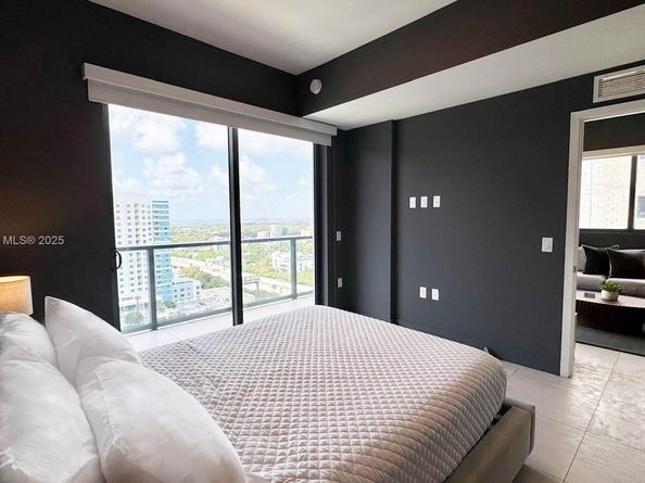 239 SW 9th St 2101, Miami FL 33130