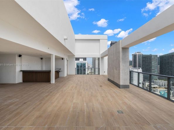 239 SW 9th St 2101, Miami FL 33130