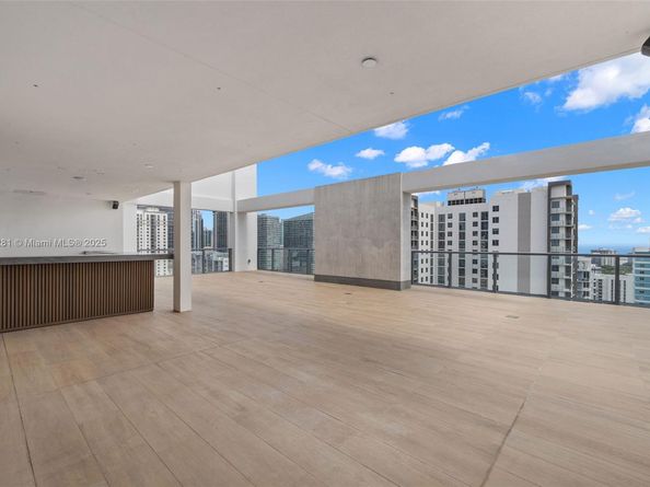 239 SW 9th St 2101, Miami FL 33130