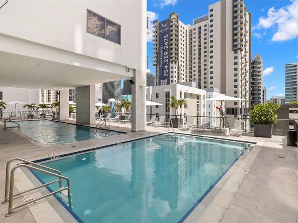 239 SW 9th St 2101, Miami FL 33130