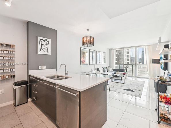 55 SE 6th St 1608, Miami FL 33131