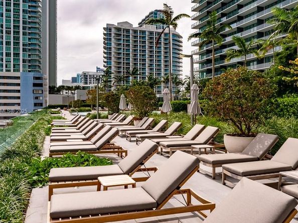 650 NE 32nd St 2105, Miami FL 33137