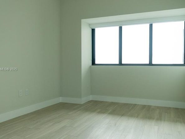 650 NE 32nd St 2105, Miami FL 33137