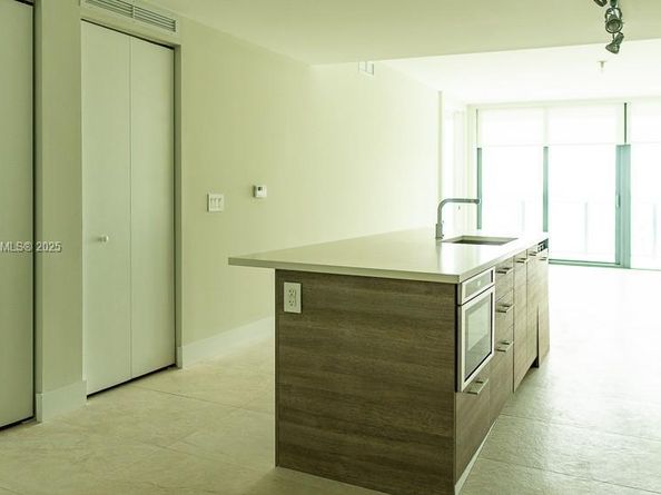 650 NE 32nd St 2105, Miami FL 33137