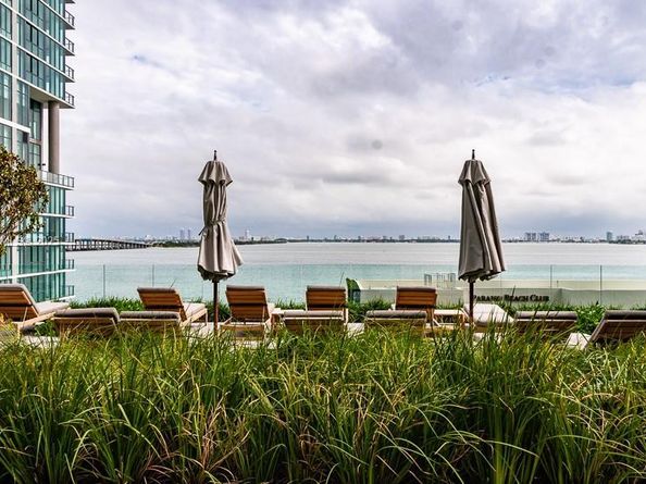 650 NE 32nd St 2105, Miami FL 33137