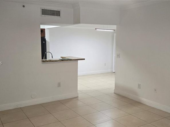 215 SW 117th Ter 14104, Pembroke Pines FL 33025