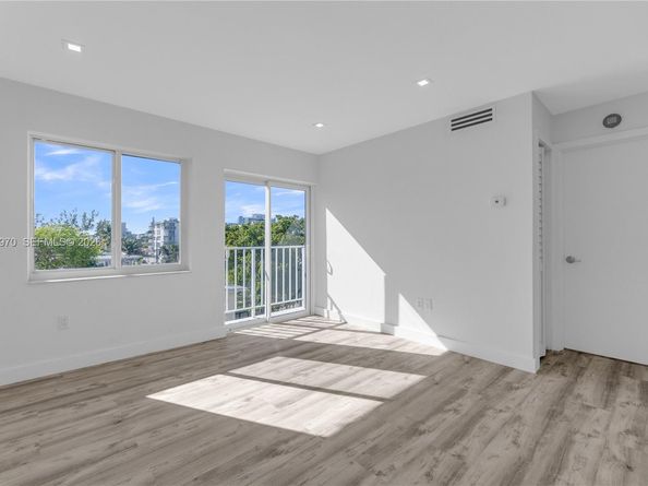 7925 Carlyle Ave 402, Miami Beach FL 33141