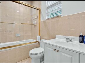 832 Hollywood Blvd, Hollywood FL 33019