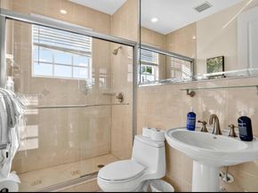 832 Hollywood Blvd, Hollywood FL 33019