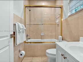 832 Hollywood Blvd, Hollywood FL 33019