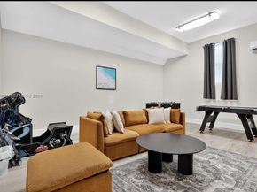 832 Hollywood Blvd, Hollywood FL 33019