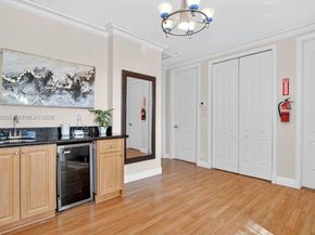 832 Hollywood Blvd, Hollywood FL 33019