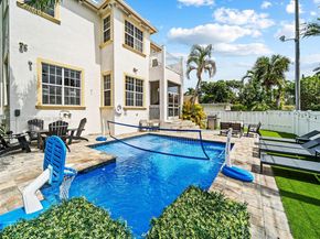 832 Hollywood Blvd, Hollywood FL 33019