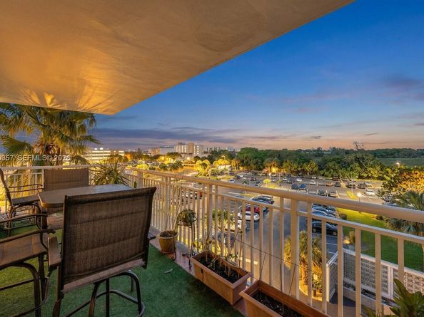 3800 Hillcrest Dr 511, Hollywood FL 33021