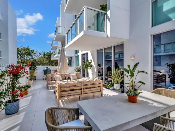 720 NE 62nd St 307, Miami FL 33138