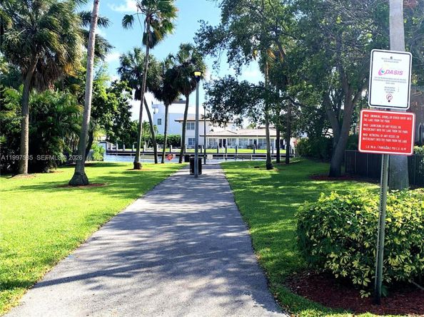 690 SE 23rd Ave 4, Pompano Beach FL 33062