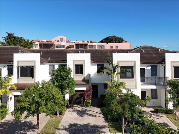 20661 NE 2nd Ct, Miami FL 33179