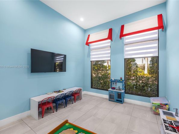 20661 NE 2nd Ct, Miami FL 33179