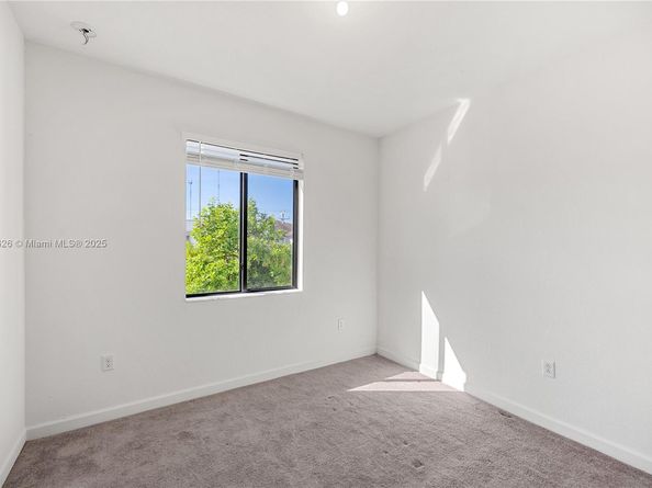 20661 NE 2nd Ct, Miami FL 33179