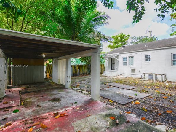 1250 NW 43rd St, Miami FL 33142