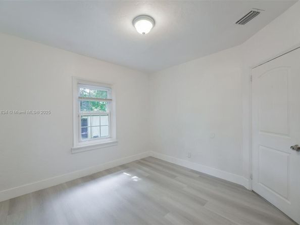 1250 NW 43rd St, Miami FL 33142