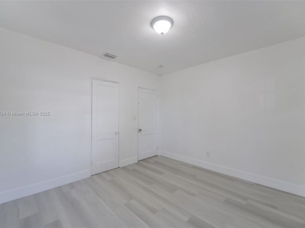 1250 NW 43rd St, Miami FL 33142
