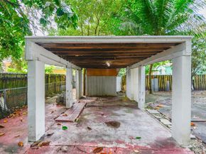 1250 NW 43rd St, Miami FL 33142