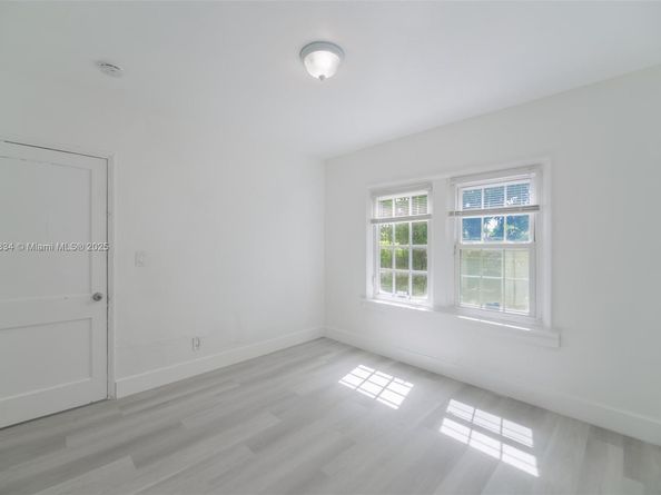 1250 NW 43rd St, Miami FL 33142