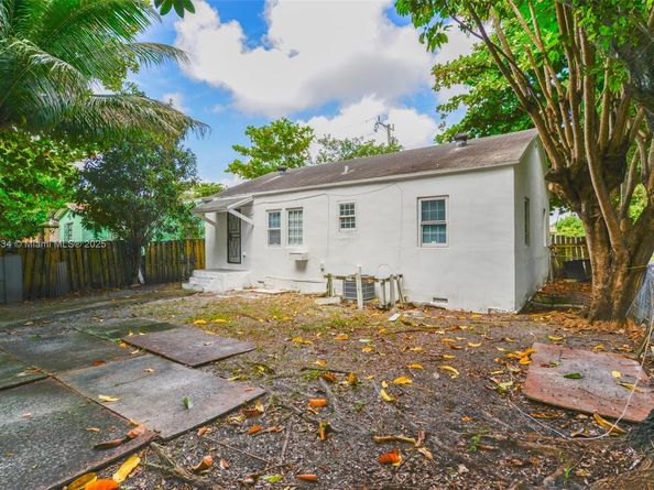 1250 NW 43rd St, Miami FL 33142